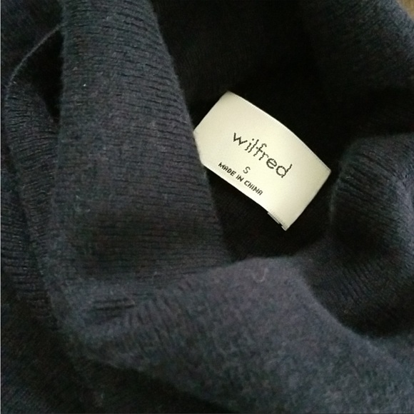 Aritzia Wilfred Rebecca Turtleneck Sweater - Picture 2 of 2